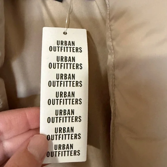 BY DYLN Puffer Vest Tan Quilted Collarless Sleeveless Women's Size L NWT - Picture 3 of 8